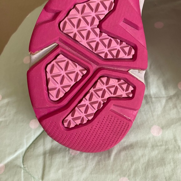 TEVA Pink and Gray Girls Shoes 3 - Picture 13 of 14